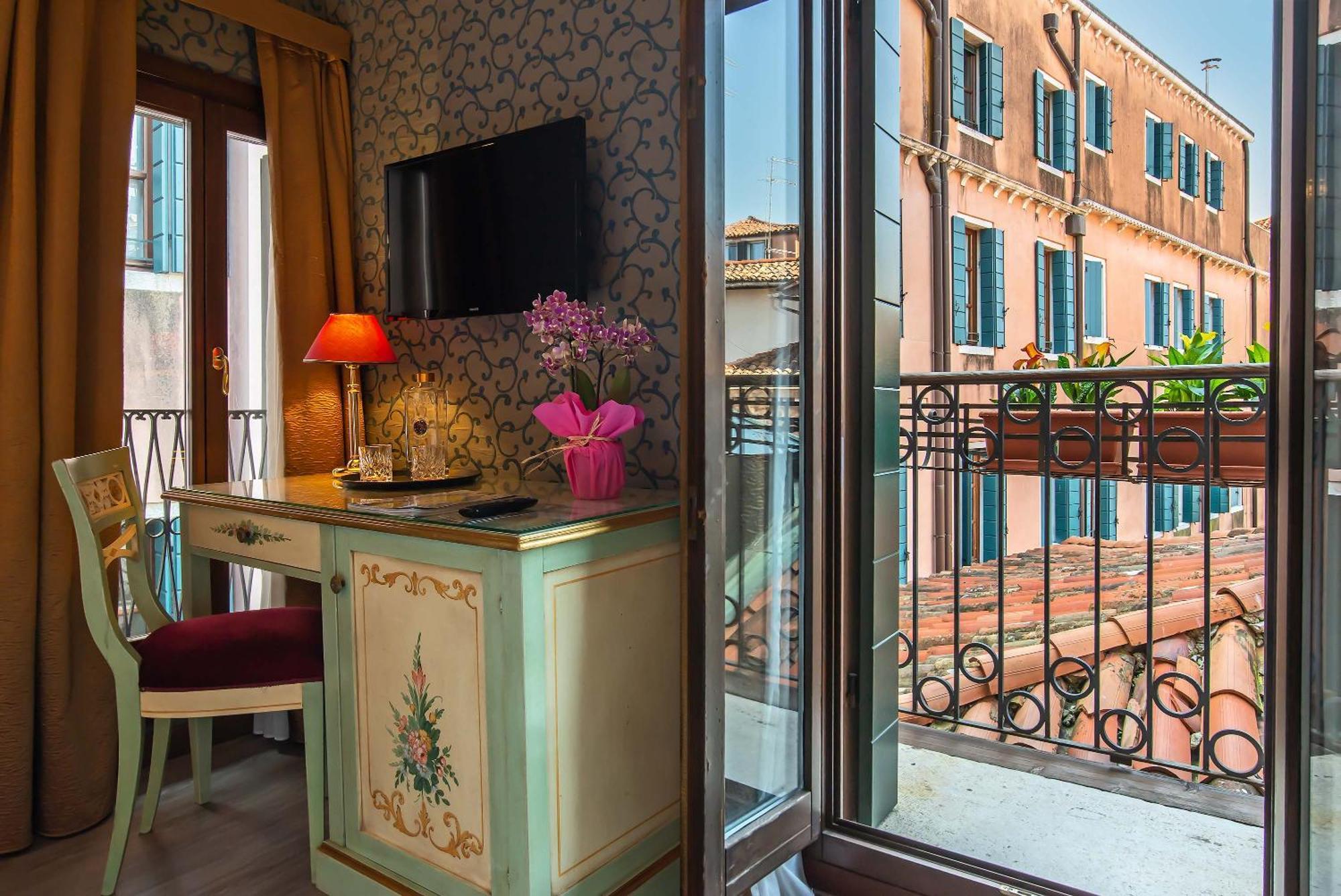 Hotel La Fenice Et Des Artistes Venice Exterior photo