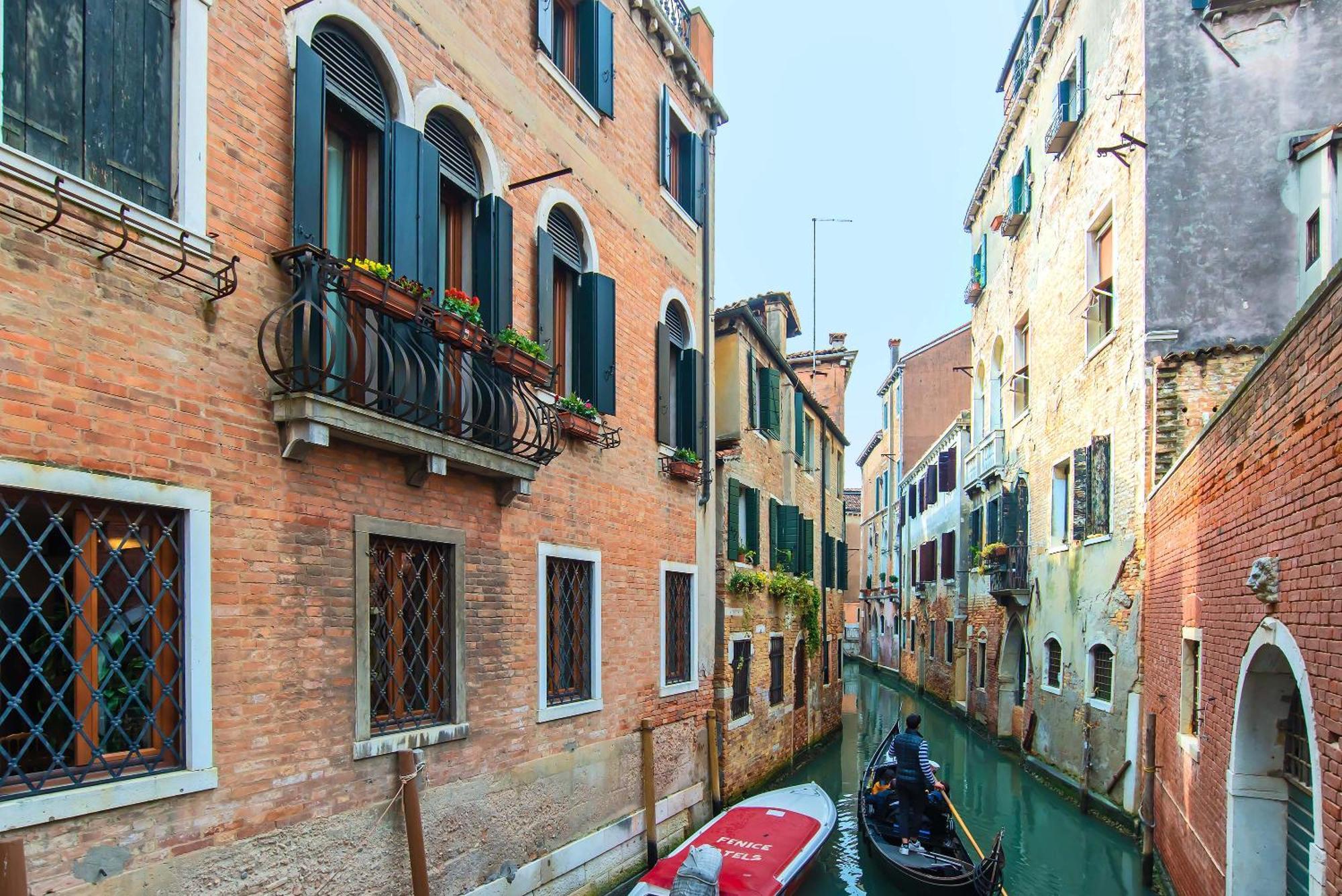 Hotel La Fenice Et Des Artistes Venice Exterior photo